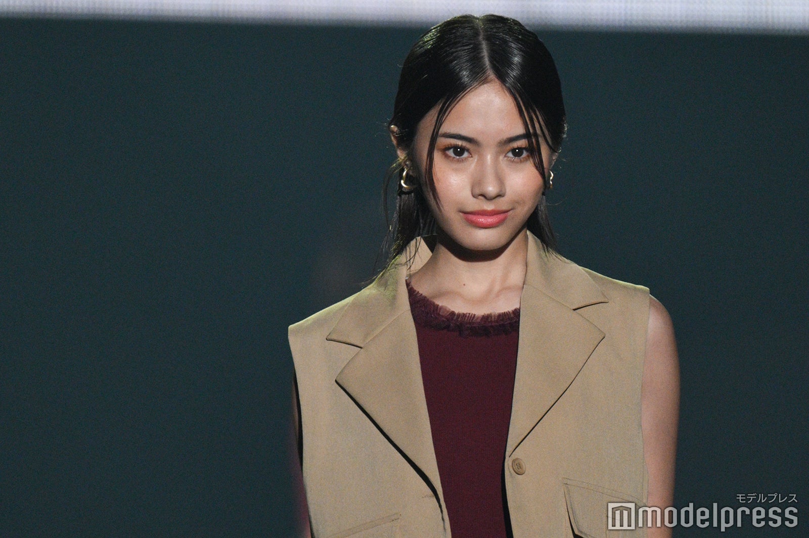 安斉星来、ノースリーブからほっそり二の腕際立つ【TGC松山2024】