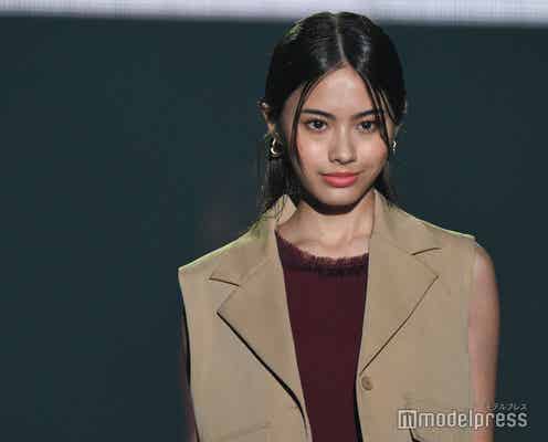 安斉星来、ノースリーブからほっそり二の腕際立つ【TGC松山2024】