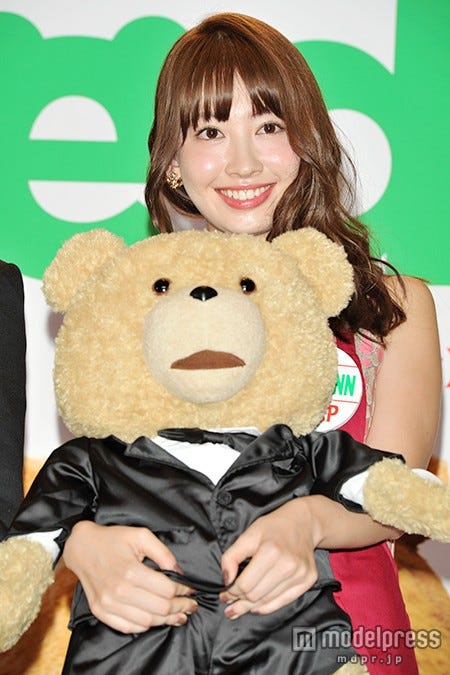 “テッドもふもふファンクラブ代表”に就任した小嶋陽菜