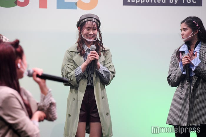 誕生日を祝福される小田柚葉 (C)モデルプレス