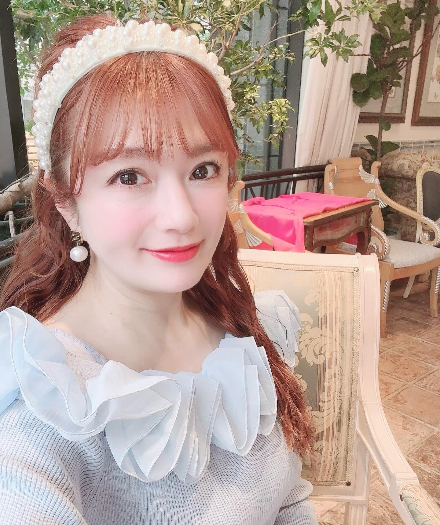 安西ひろこ「久しぶりに」ミニ丈姿披露 ほっそり美脚に「変わら