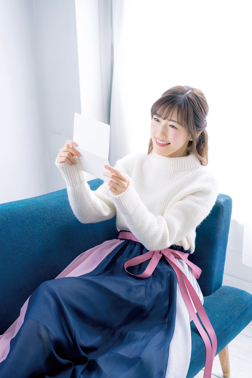 渡辺麻友と柏木由紀の共著『まゆゆきりん「往復書簡」～一文字、一文字に想いを込めて～』（画像提供：双葉社）