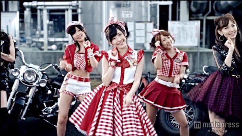 「ギンガムチェック」のミュージックビデオより