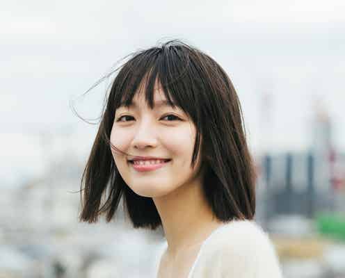 吉岡里帆、ビキニで魅せる癒やしの美ボディ キュートな変顔も?