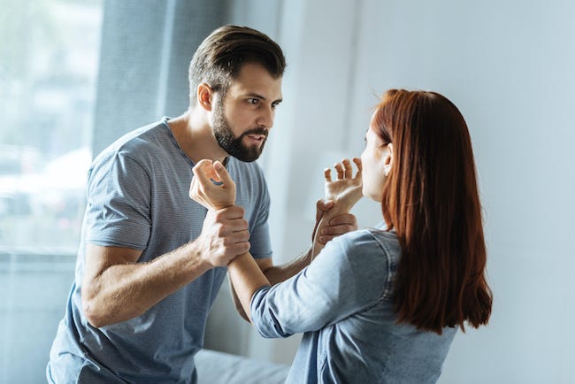 付き合うのはいつもダメ男ばかり…ダメ男を引き寄せる女性の特徴