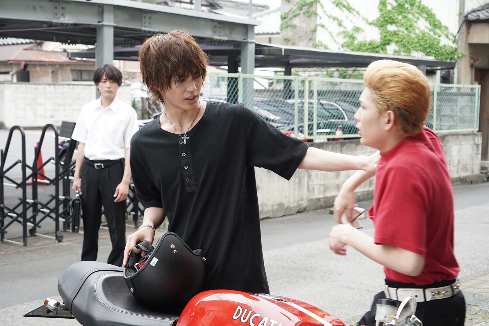 間宮祥太朗、神尾楓珠、春本ヒロ／「ナンバMG5」第3話より（C）フジテレビ