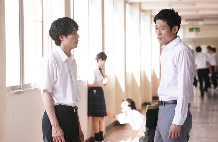 (左)間宮祥太朗/「ナンバMG5」第9話より(C)フジテレビ
