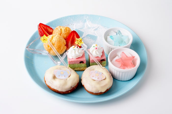 雪降る街のデザートタワーセット2段目/画像提供:ソルト・コンソーシアム