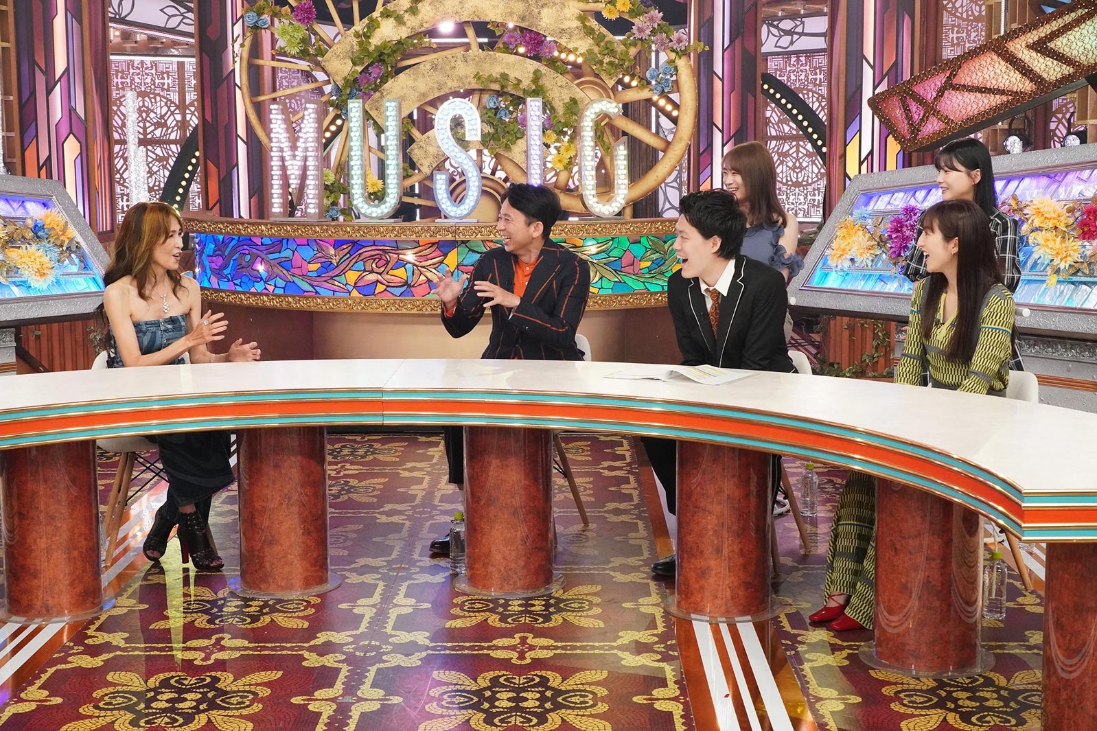 （上段左から）秋元真夏、重盛さと美（下段左から）工藤静香、有吉弘行、粗品、堀田茜（C）テレビ東京