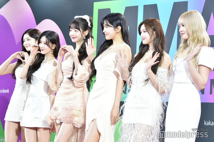 IVE(左から)レイ、ガウル、ウォニョン、ユジン、イソ、リズ(C)モデルプレス