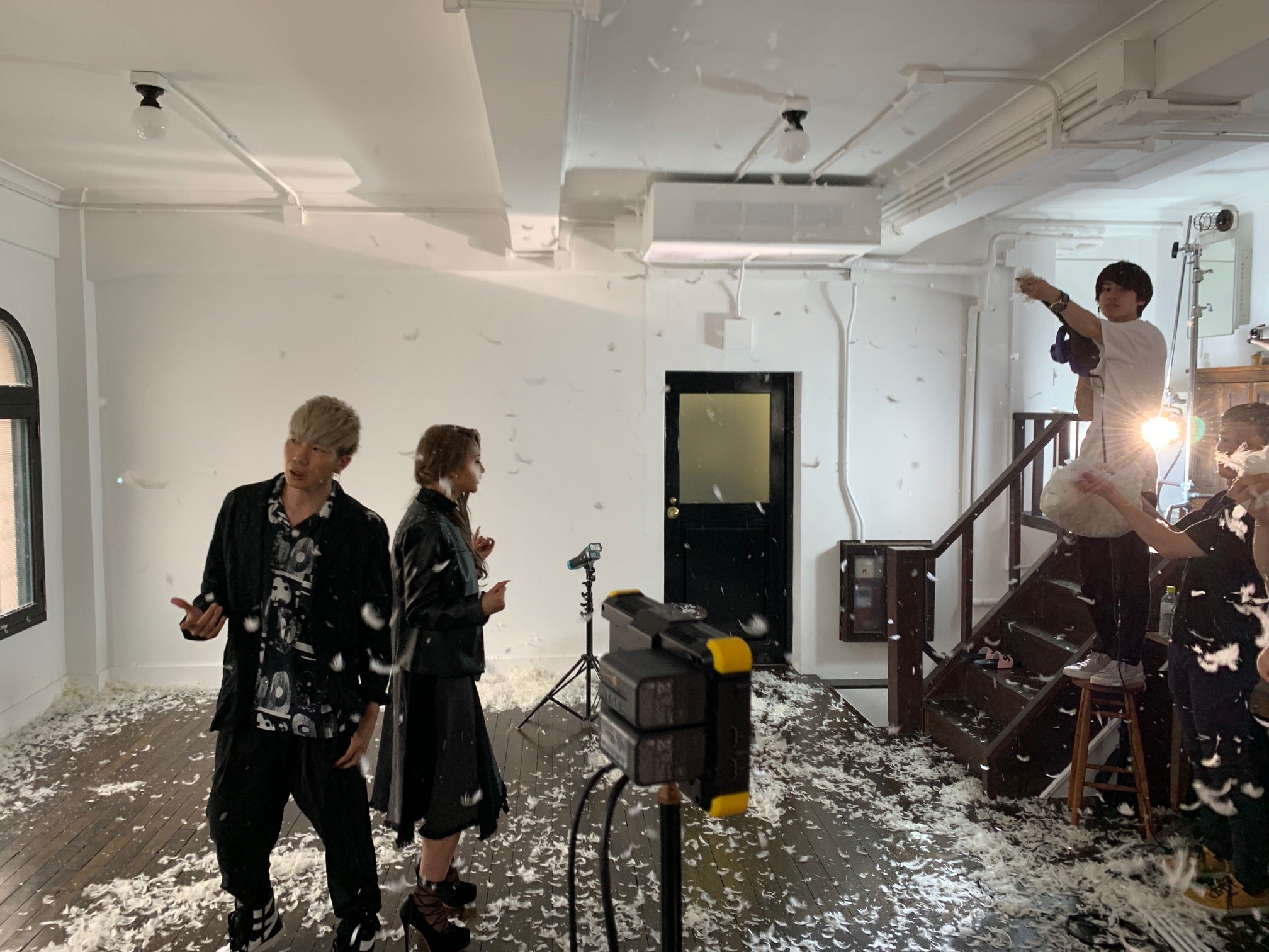 SLOTH、ゆきぽよ（木村有希）／「アイタイ アエナイ」MVオフショット（提供写真）