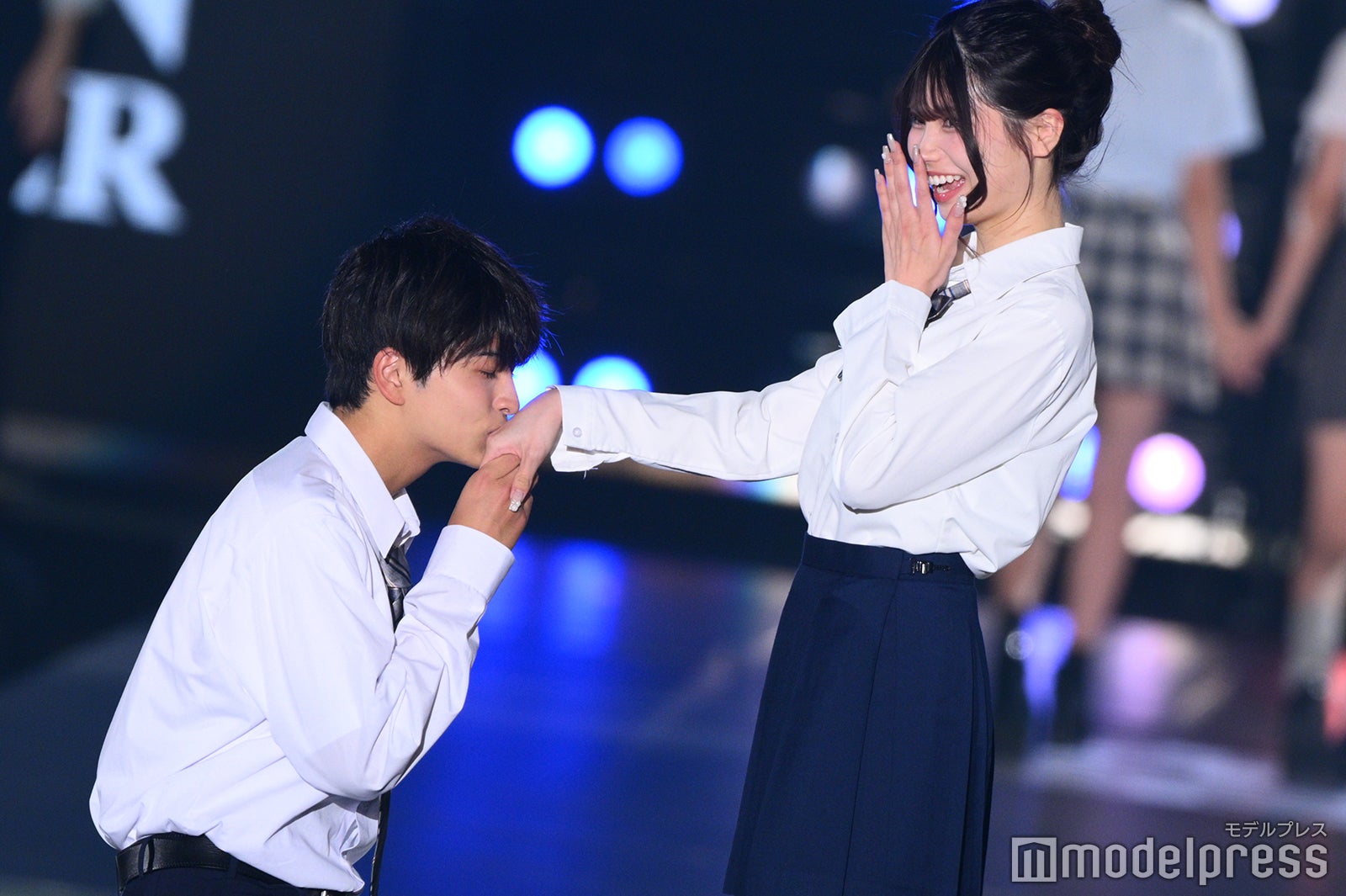 「今日好き」“けんみあカップル”中村健太朗、藤田みあの手の甲にキス＆ハグでラブラブランウェイ【関コレ2025A/W】