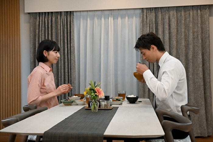 夏帆、竹内涼真「じゃあ、あんたが作ってみろよ」第1話(C)TBSスパークル/TBS