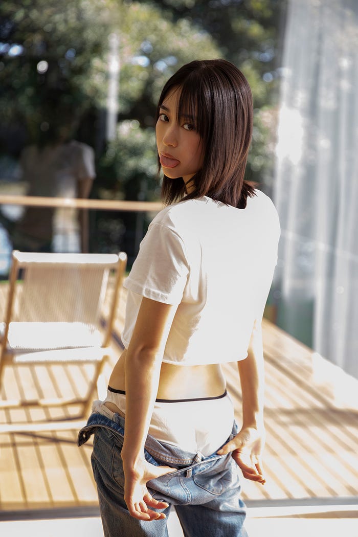 森川葵 写真集「Ebipilaf(仮)」表紙イメージ(楽天ブックス限定版)(C)SDP