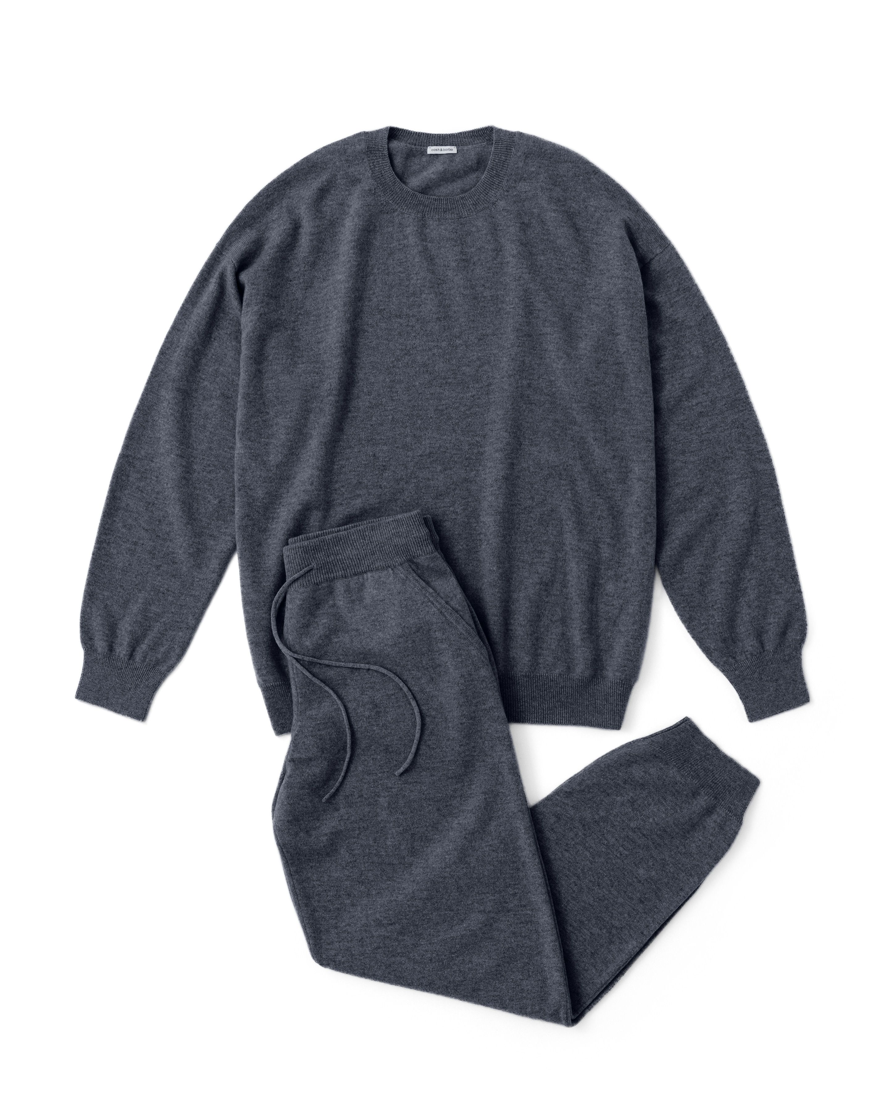 キャッシュ アンド バルバの「モンゴリアンカシミヤ セットアップ」── 連載：GQ編集部が年始に選ぶ、2026年のウィッシュリスト