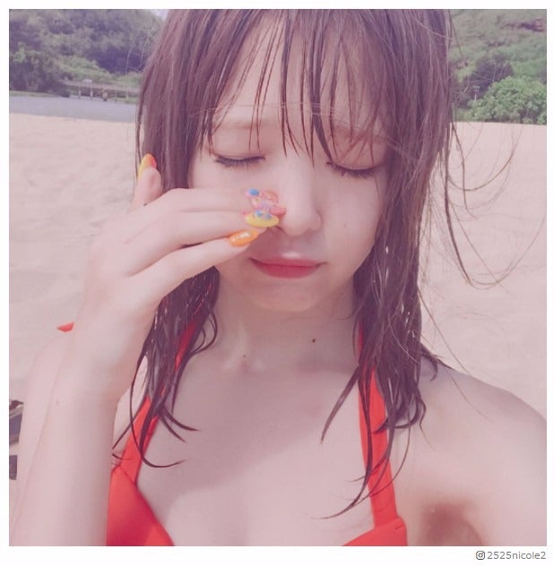 藤田ニコル、セクシーな水着姿で“濡れにこるん”「色っぽさが際立ってる」ファン絶賛