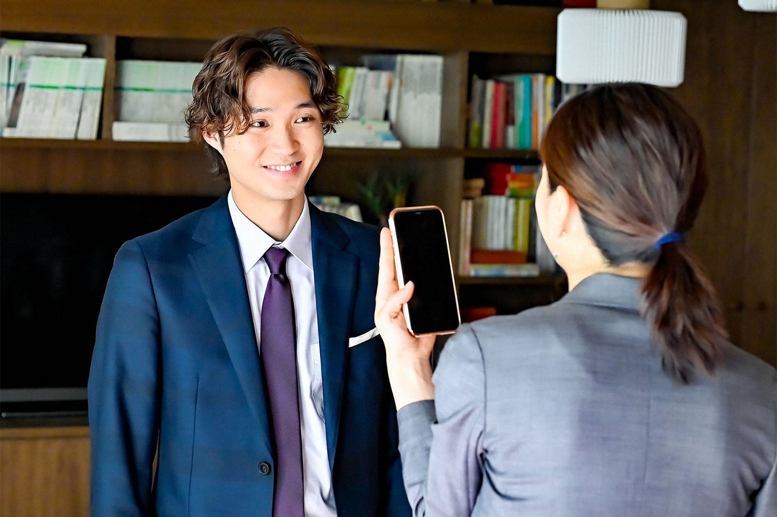 磯村勇斗、上野樹里／「持続可能な恋ですか？～父と娘の結婚行進曲～」第8話より（C）TBS