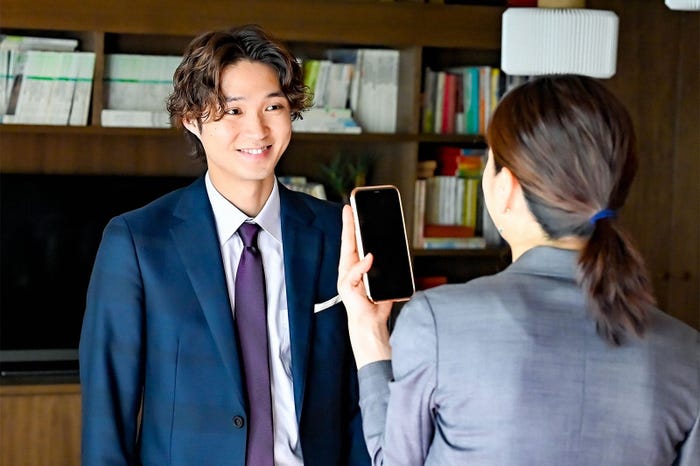 磯村勇斗、上野樹里/「持続可能な恋ですか?~父と娘の結婚行進曲~」第8話より(C)TBS