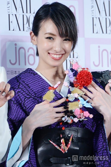 南明奈 ド派手ロングネイル で登場 よゐこ濱口に 見せたいけど モデルプレス 南明奈 ド派手ロングネイル で登場 よゐこ濱口に 見せたいけど モデルプレス