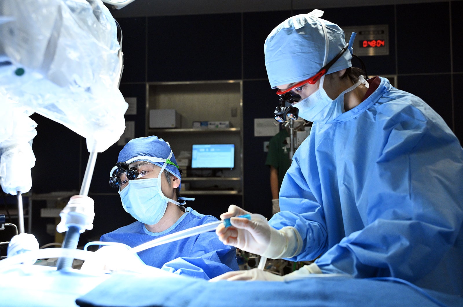 二宮和也、趣里「ブラックペアン シーズン２」第6話より（C）TBS