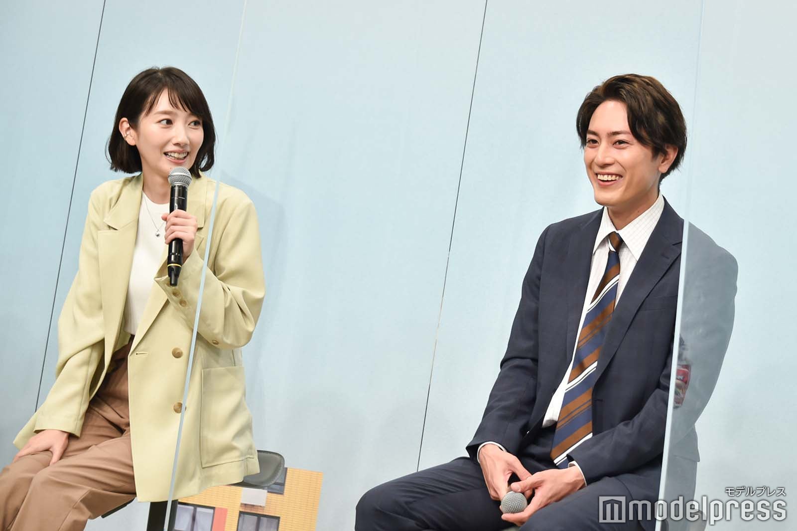 波瑠、間宮祥太朗 （C）モデルプレス