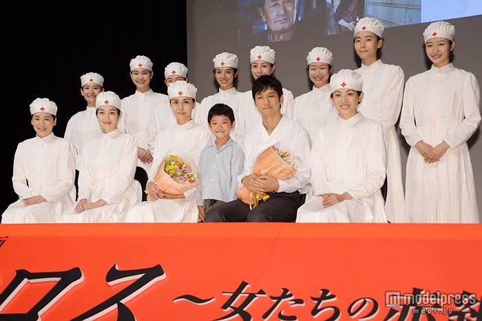 (前列左から)中島ひろ子、高梨臨、松嶋菜々子、高村佳偉人、西島秀俊、柴本幸(後列左から)今村有希、福吉真璃奈、松岡璃奈子、手塚真生、井上朋子、山口景子、安部智凛、浦まゆ