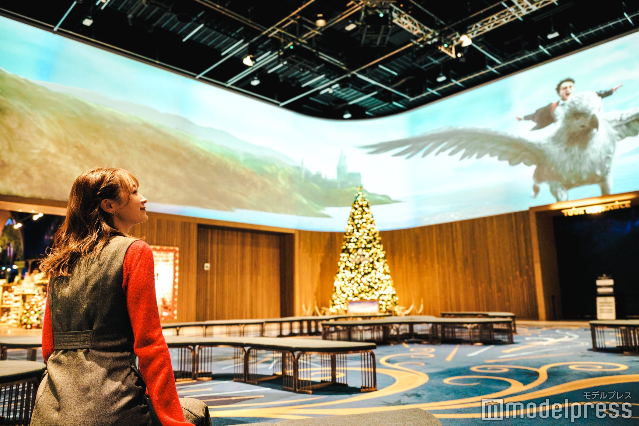 エントランスにはハリー・ポッターの映像が流れる（C）モデルプレス