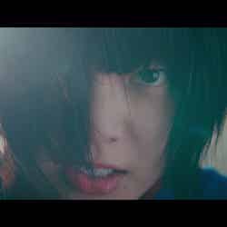 欅坂46「不協和音」MVより（画像提供：ソニー・ミュージックレーベルズ）