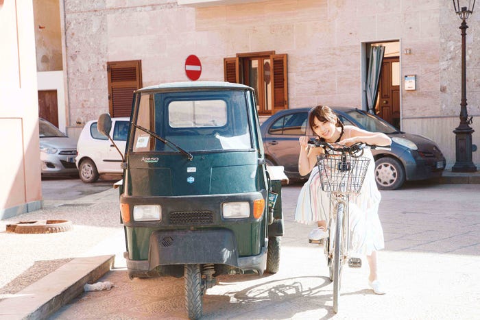 通常版裏表紙/乃木坂46与田祐希2nd写真集「無口な時間」 撮影:菊地泰久(光文社刊)