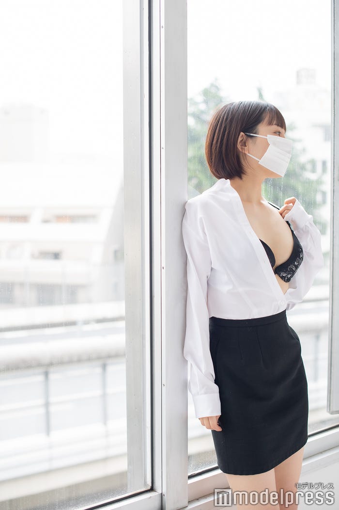 丸の内OLレイナ(C)モデルプレス