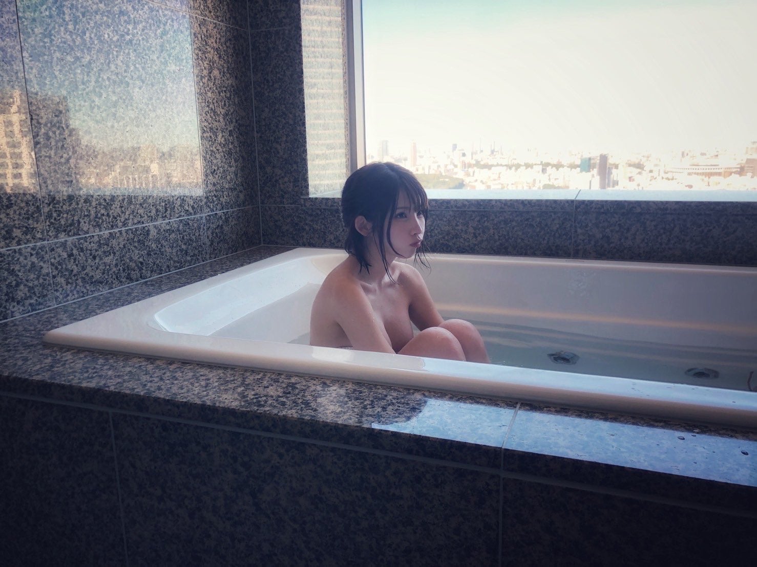 えなこ、“密会お風呂”ショット公開 美ボディに反響「ドキドキした」「天使」