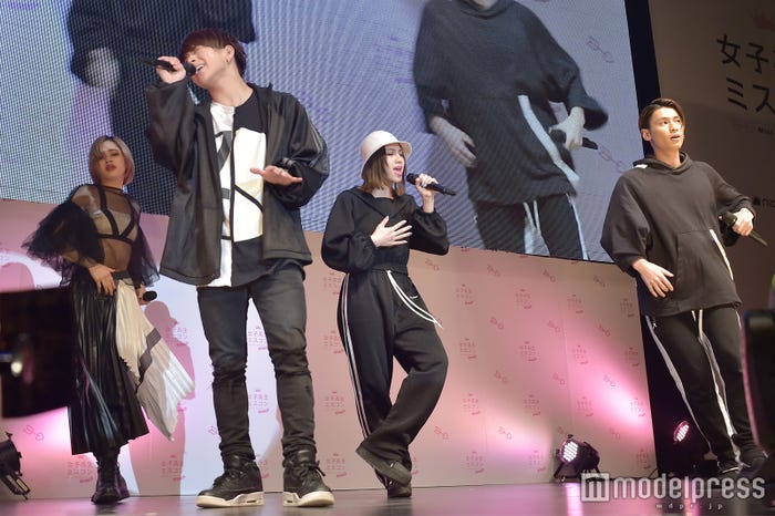 lol (C)モデルプレス