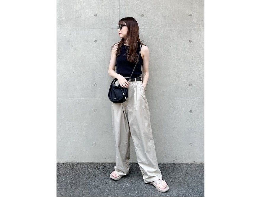 アメリカンスリーブのブラトップは首がつまっていて着まわせる　出典：WEAR