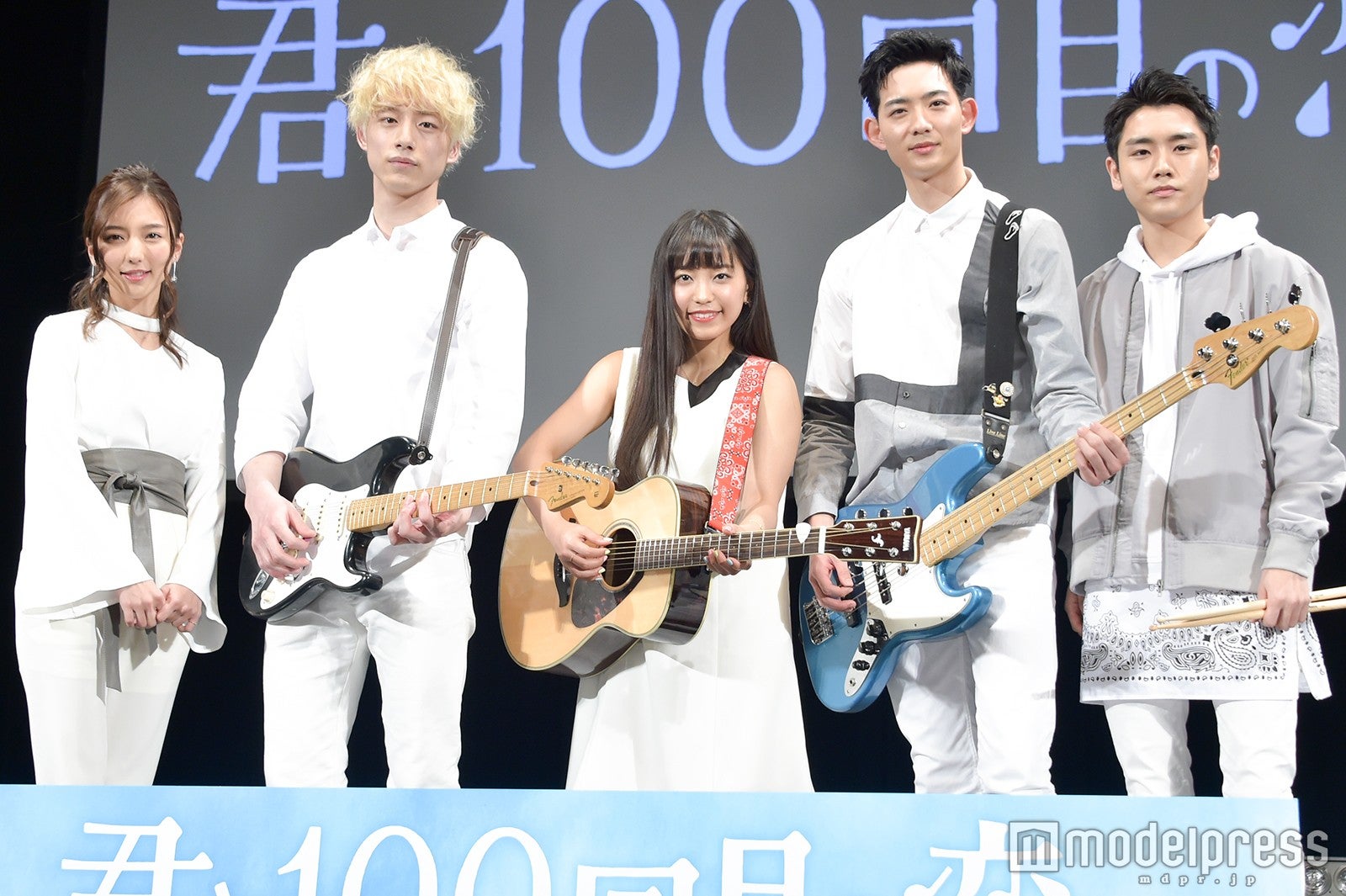 （左から）真野恵里菜、坂口健太郎、miwa、竜星涼、泉澤祐希／舞台挨拶より（C）モデルプレス