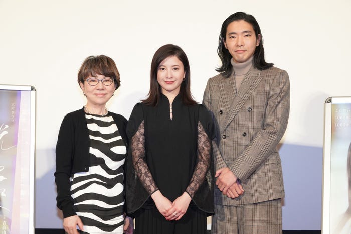 大石静、吉高由里子、柄本佑(C)NHK