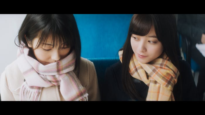 浜辺美波、橋本環奈(提供写真)