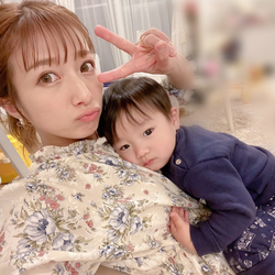 辻希美 三男との密着2shot公開 長女の手作りピザを絶賛 尊敬しかございません モデルプレス