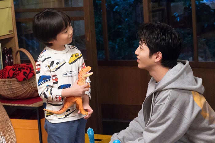 千葉惣二朗、志尊淳「日本一の最低男 ※私の家族はニセモノだった」第2話(C)フジテレビ