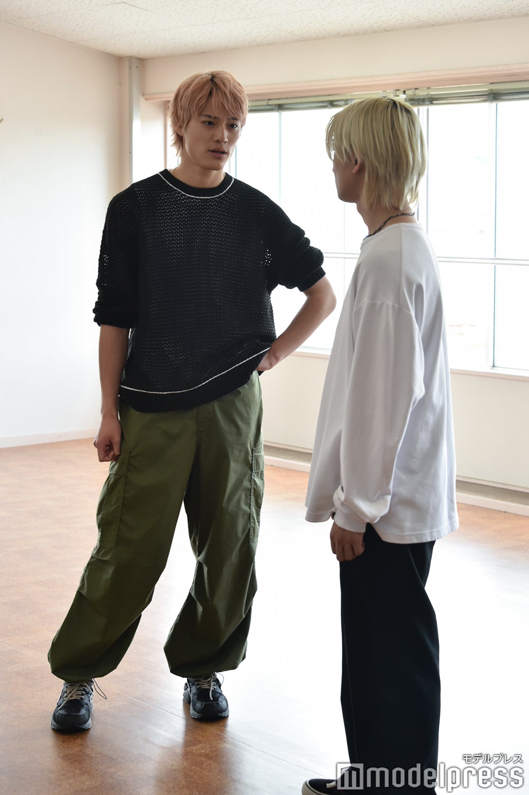 上村謙信、高尾楓弥「BATTLE KING!!」撮影現場の様子＠静岡県・沼津（C）モデルプレス