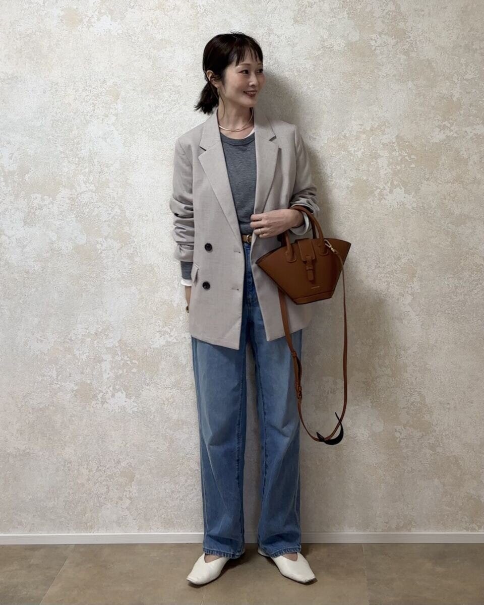 GUダブルブレストジャケットとストレートデニムコーデ
