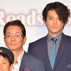 (左から)水谷豊、小栗旬