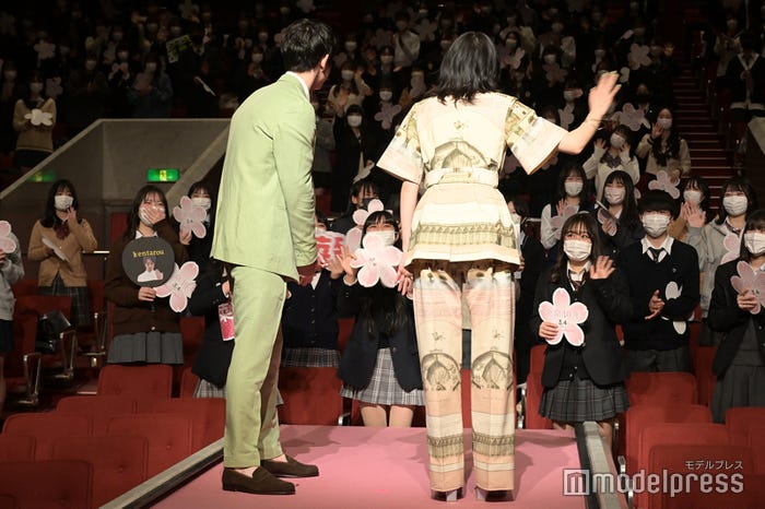 坂口健太郎、小松菜奈(C)モデルプレス