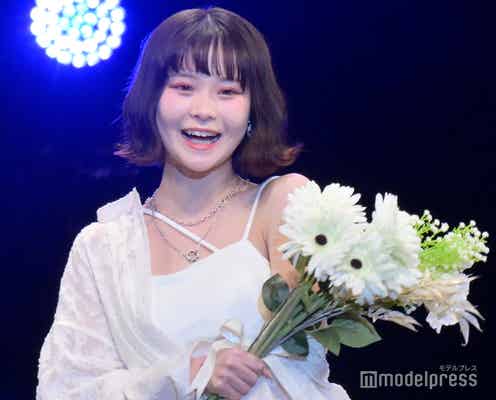 さくてぃん(さくら)、色白ほっそり二の腕キラリ 花束片手に笑顔弾ける<超十代 -ULTRA TEENS FES-2023@TOKYO>