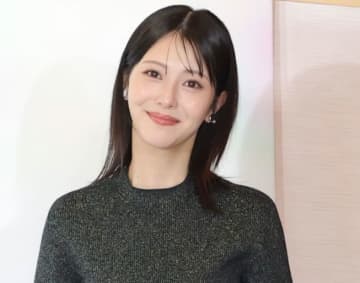 浜辺美波が隠密欧州旅行でのすっぴん風ショットなど公開でネット歓喜「素敵なオフショ」「すべてが写真集」仕事納めも報告「冬眠します！」