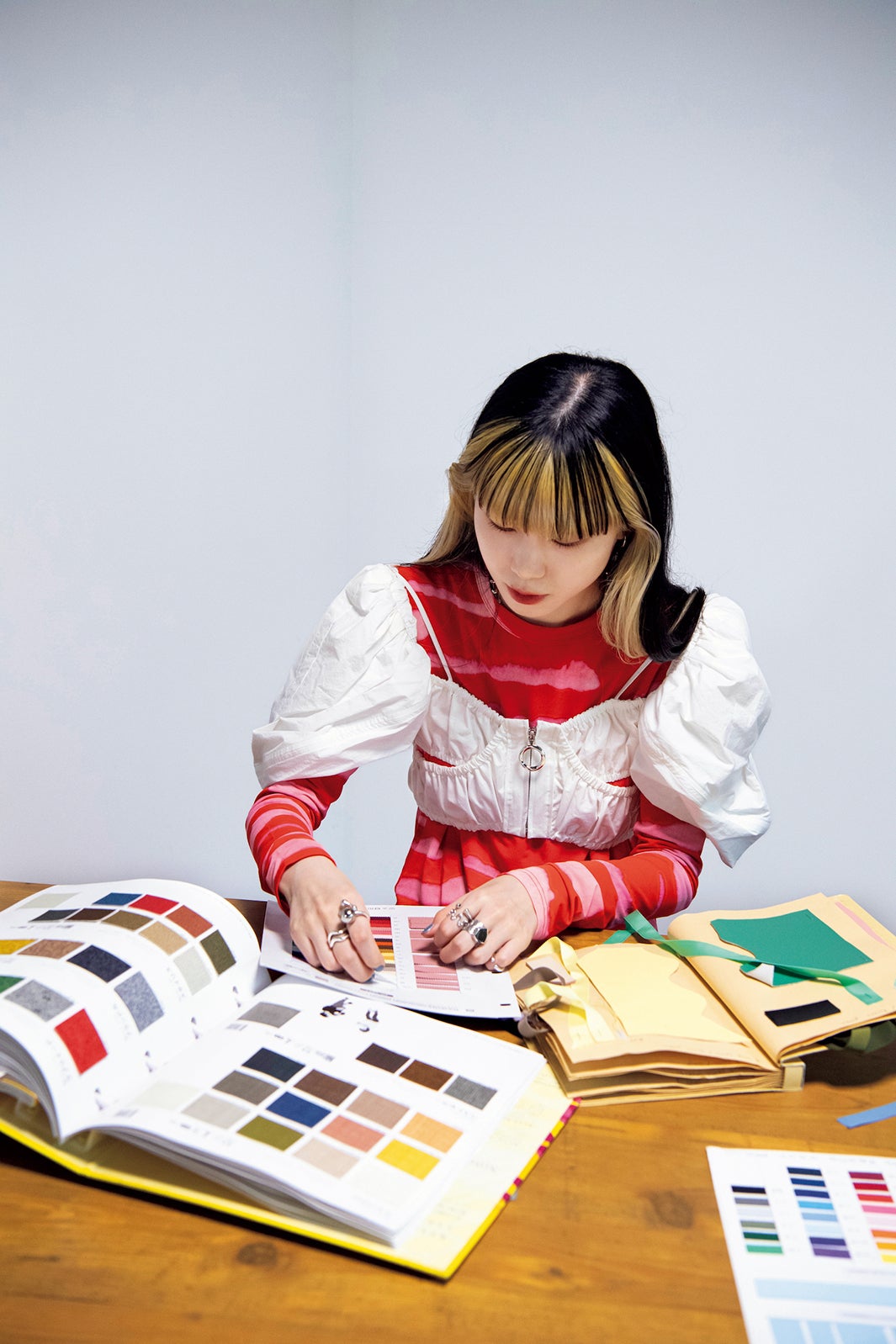 「ファッションデザイナーの仕事とは？注目のクリエイターの1日に密着」／写真：土屋純（文化出版局）