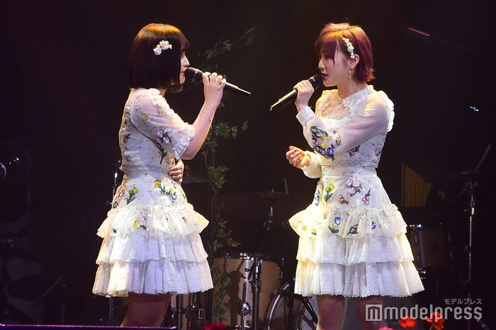 矢作萌夏・岡田奈々 (C)モデルプレス