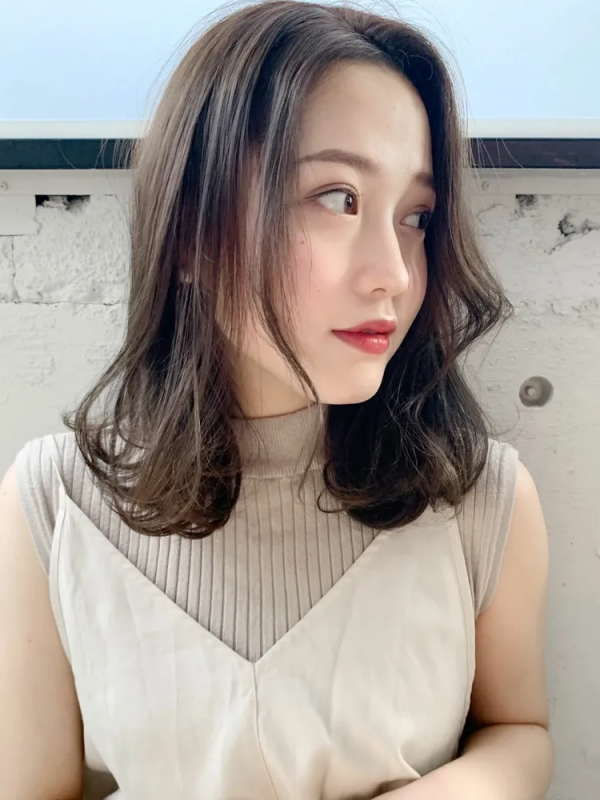 大人見せするワンレン パーマ特集 動きでおしゃれ度上げるおすすめヘアをご紹介 モデルプレス