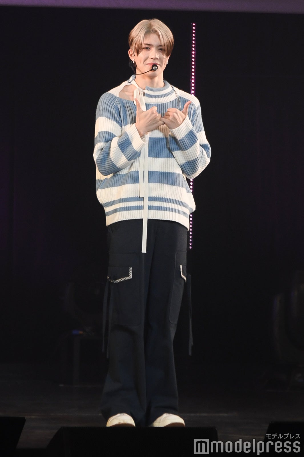 「We Link！」ポーズのMAKI（C）モデルプレス