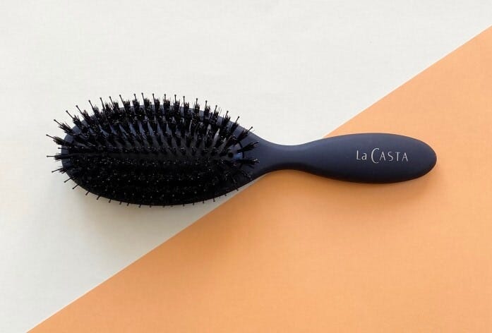 オフィシャル ヘッドセラピストプロデュースのもと開発されたヘアブラシ