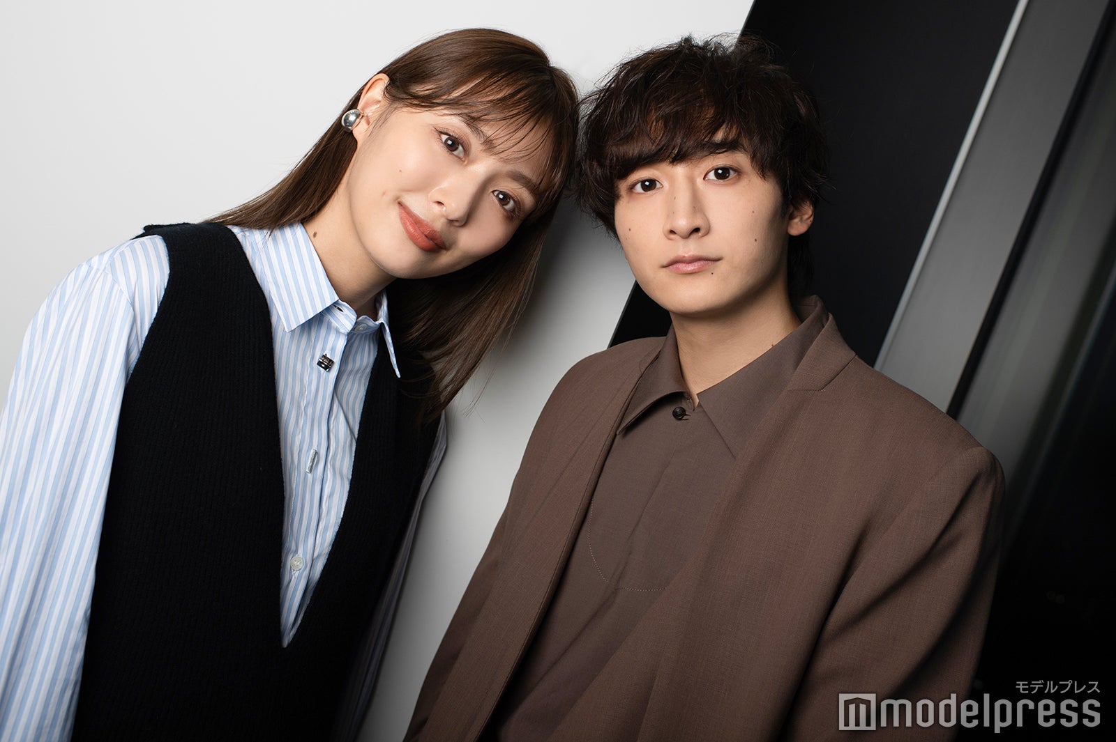 内田理央、小関裕太（C）モデルプレス